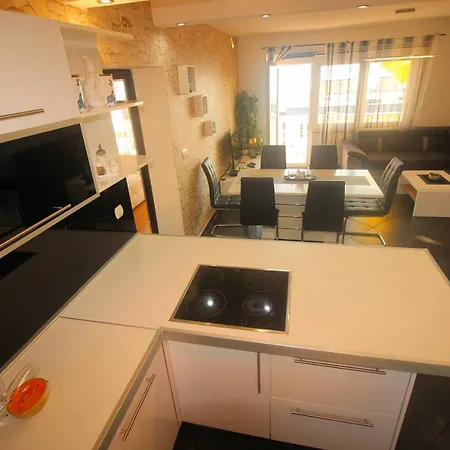 公寓 Martina 茨里克韦尼察